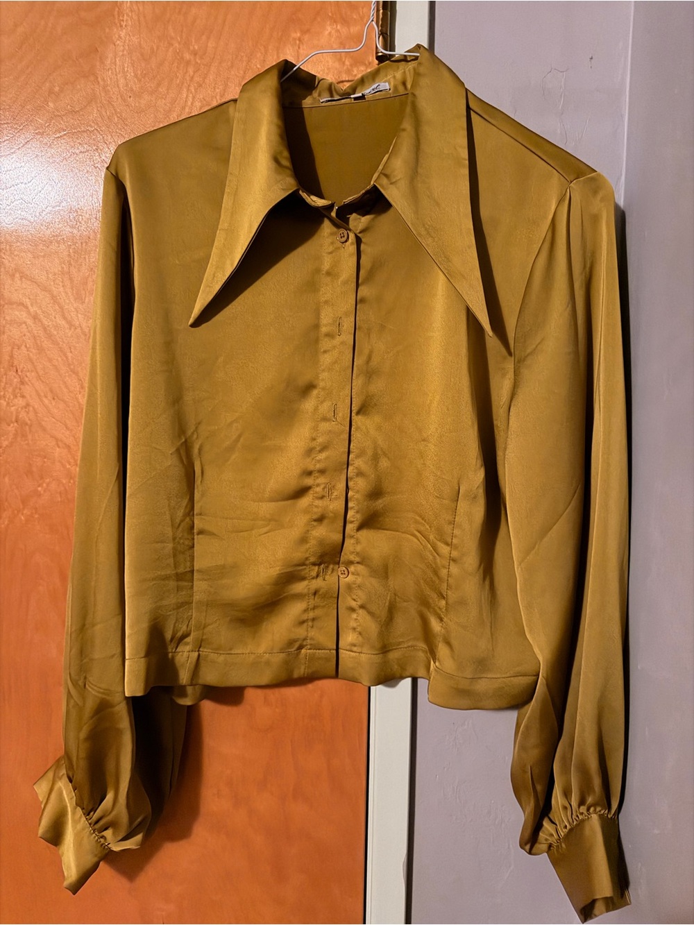 Tailor & Twirl Cropped Satin Olive Green Collared Vintage-Style Button Blouse